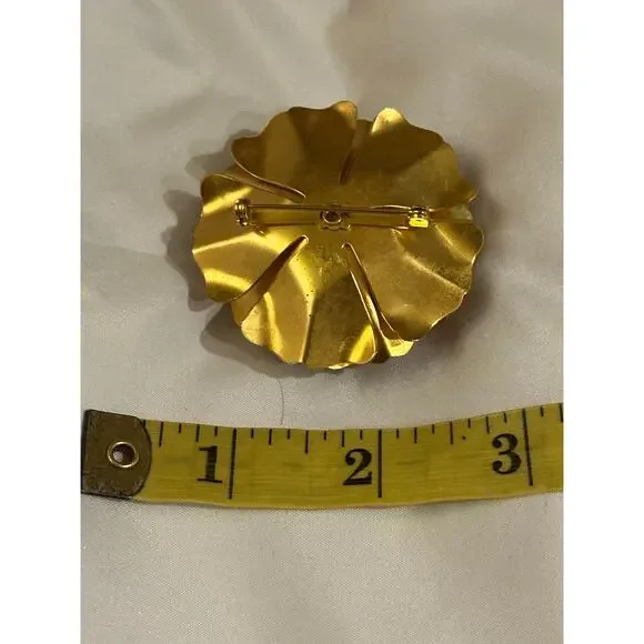 Vintage Gold Toned Flower Brooch with Faux Pearl, Carnation, Rose Design Large - Picture 3 of 6